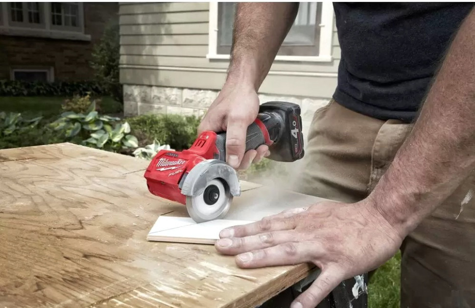 Монтажная (отрезная) пила Milwaukee M12 FCOT-422X Fuel 4933464619 (с 2-мя АКБ, кейс)