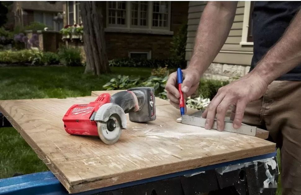 Монтажная (отрезная) пила Milwaukee M12 FCOT-422X Fuel 4933464619 (с 2-мя АКБ, кейс)