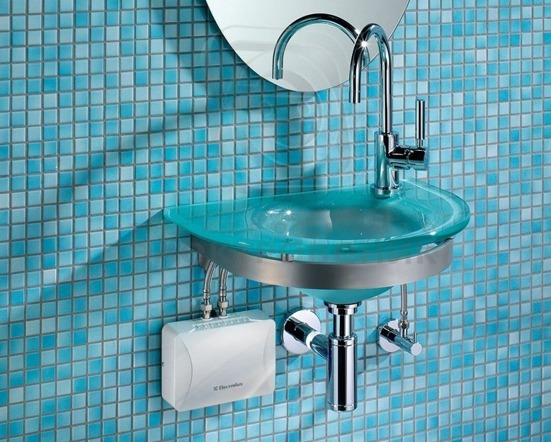 Водонагреватель Electrolux NP4 Aquatronic 2.0