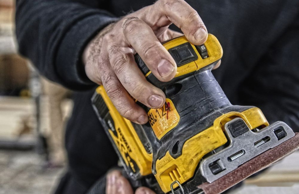 Шлифовальная машина DeWALT DCW200N (без АКБ)