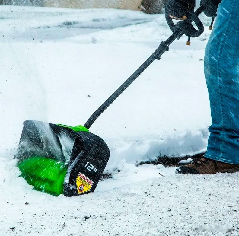 Снегоуборщик Greenworks GD40SSK4 (с АКБ 4000 mAh) Снегоуборщик Greenworks GD40SSK4 (с АКБ 4000 mAh)