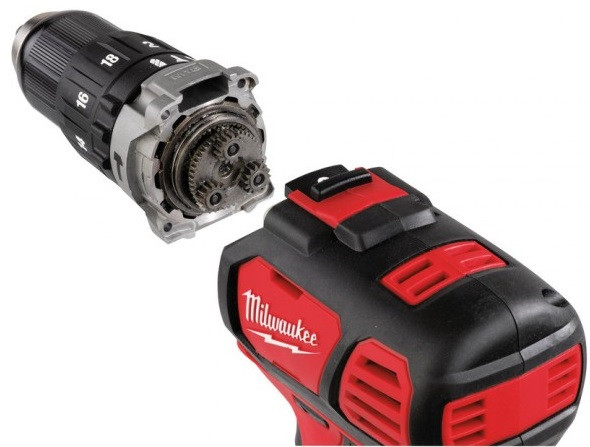 Дрель-шуруповерт Milwaukee M18 BPD-202C Дрель-шуруповерт Milwaukee M18 BPD-202C