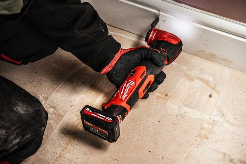 Аккумулятор для инструмента Milwaukee M12 M12HB5 4932480165 (12В/5 Ач) Аккумулятор для инструмента Milwaukee M12 M12HB5 4932480165 (12В/5 Ач)