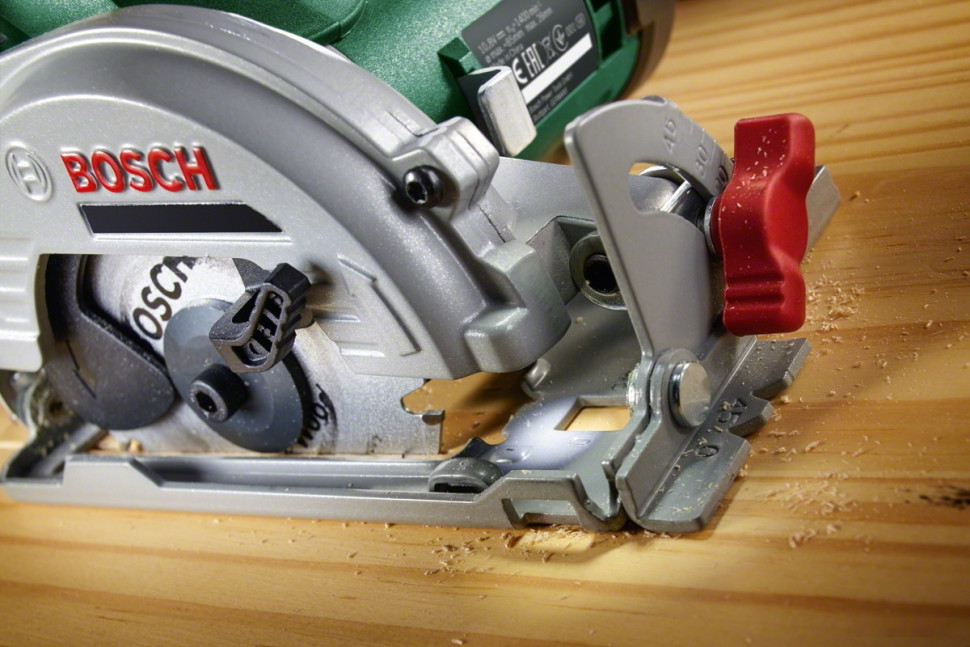 Дисковая (циркулярная) пила Bosch UniversalCirc 12 06033C7002 (с 1-м АКБ) Дисковая (циркулярная) пила Bosch UniversalCirc 12 06033C7002 (с 1-м АКБ)