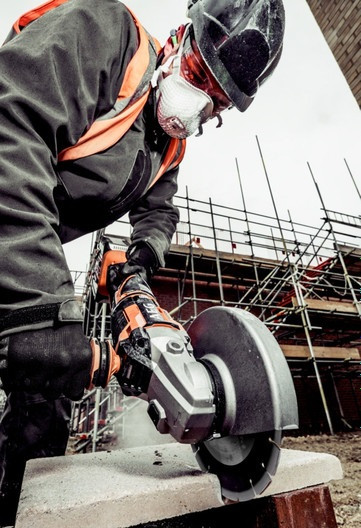 Угловая шлифмашина AEG Powertools BEWS18-230BL-0 (без АКБ) Угловая шлифмашина AEG Powertools BEWS18-230BL-0 (без АКБ)