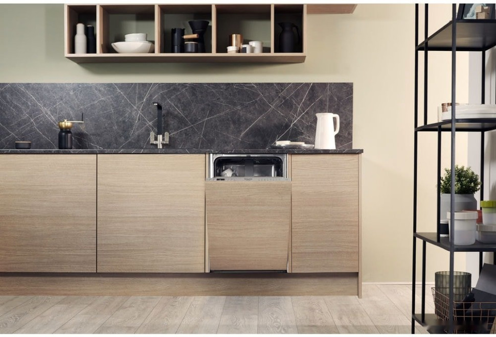 Посудомоечная машина Hotpoint-Ariston HSIC 3T127 C Посудомоечная машина Hotpoint-Ariston HSIC 3T127 C