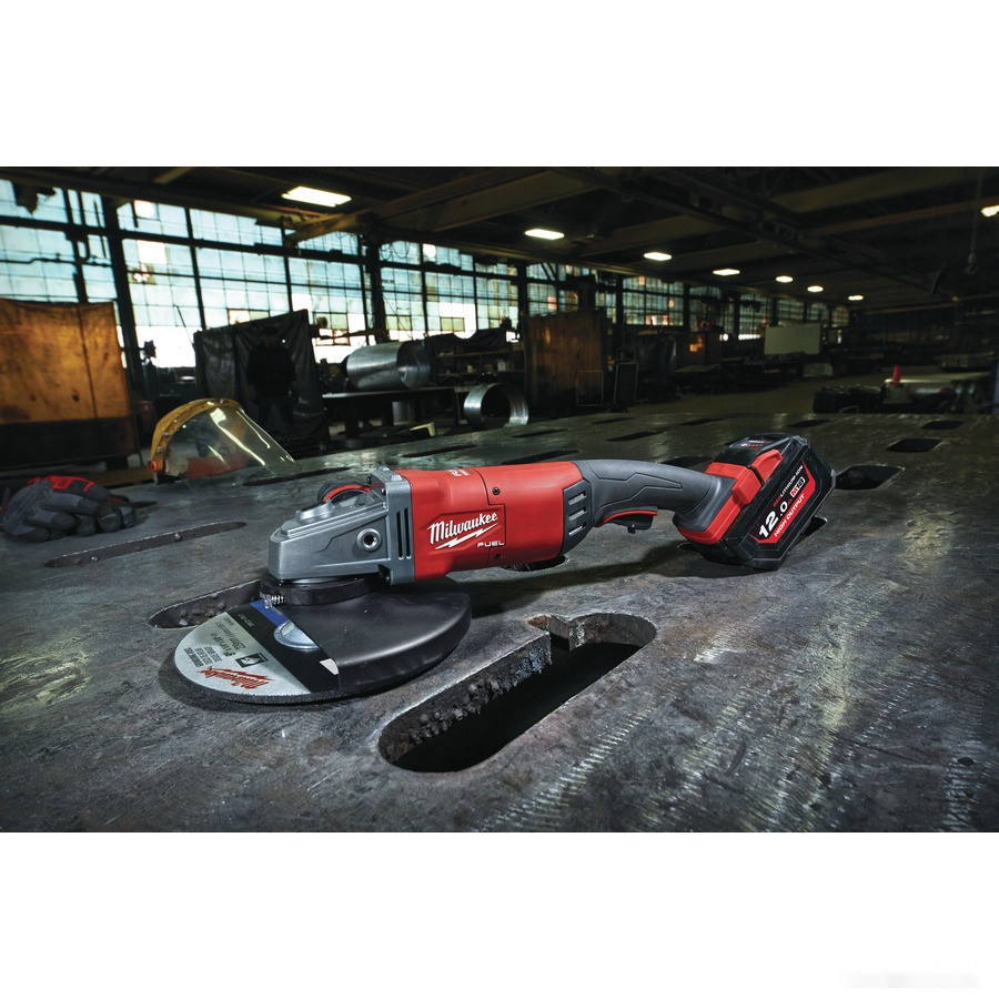 Угловая шлифмашина Milwaukee M18 Fuel M18FLAG230XPDB-121C 4933464115 (с 1-им АКБ, кейс) Угловая шлифмашина Milwaukee M18 Fuel M18FLAG230XPDB-121C 4933464115 (с 1-им АКБ, кейс)
