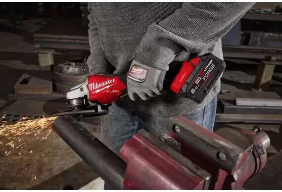 Аккумулятор для инструмента Milwaukee M18 FB8 4932492131 (18В/8 Ач) Аккумулятор для инструмента Milwaukee M18 FB8 4932492131 (18В/8 Ач)