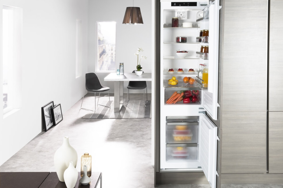 Холодильник с нижней морозильной камерой Whirlpool ART 9810/A+ Холодильник с нижней морозильной камерой Whirlpool ART 9810/A+