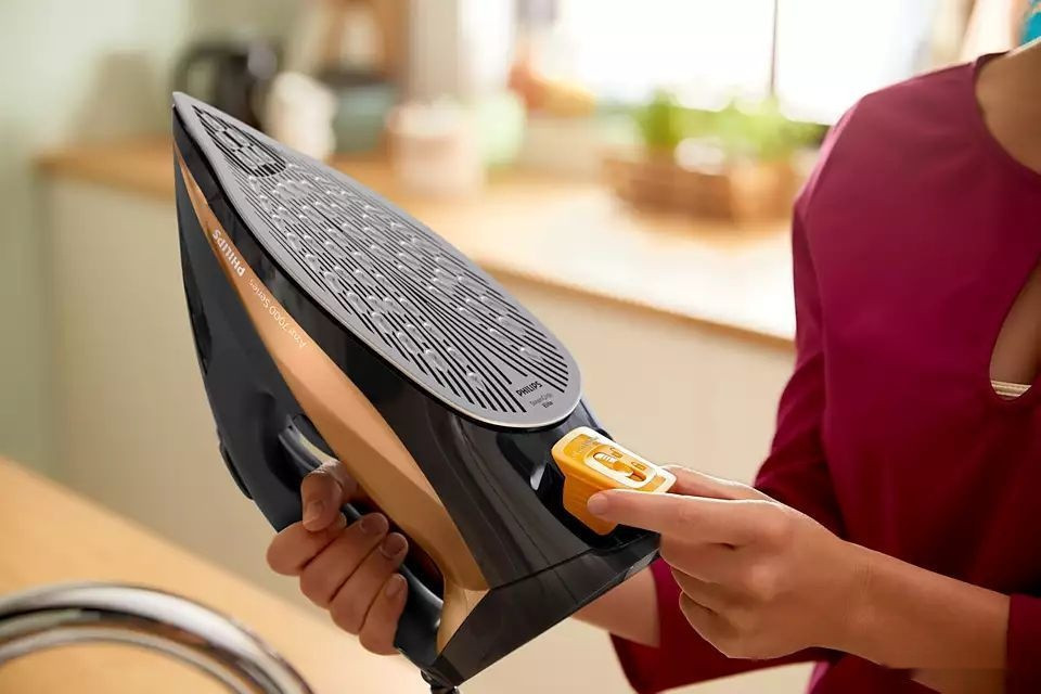 Утюг Philips Azur 7000 Series DST7040/80