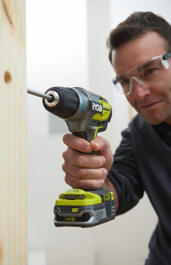 Дрель-шуруповерт Ryobi R18PDBL-225S 5133003613 (с 2-мя АКБ)