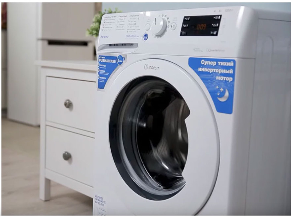 Стиральная машина Indesit BWE 81282 L Стиральная машина Indesit BWE 81282 L