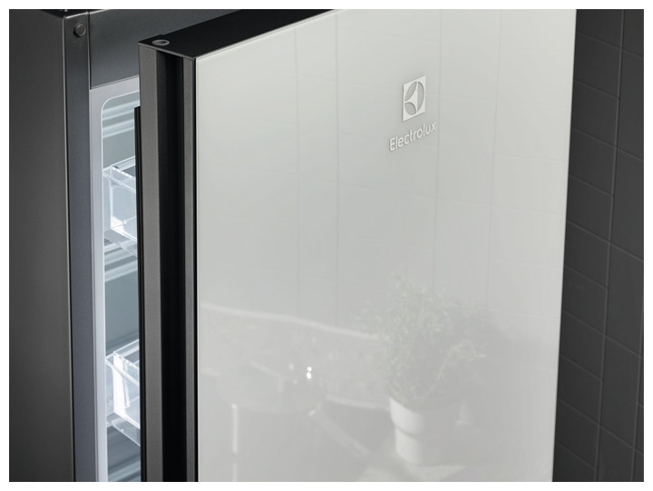 Холодильник с морозильником Electrolux LNT7ME34G1