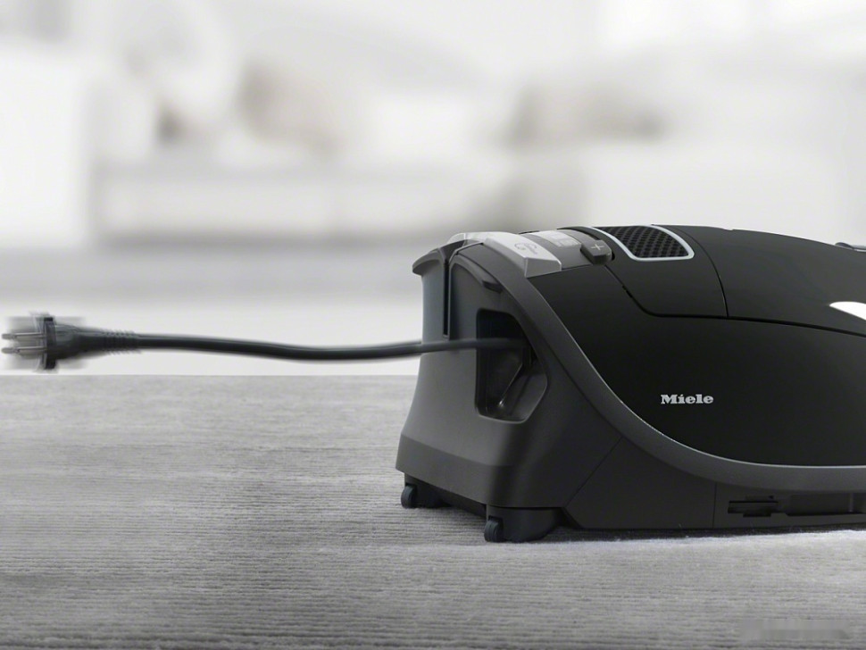 Пылесос Miele Complete C3 Celebration Parquet SGSA3 (черный обсидиан) Пылесос Miele Complete C3 Celebration Parquet SGSA3 (черный обсидиан)
