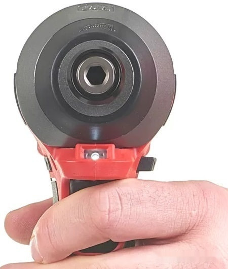 Винтоверт Milwaukee M18 ONEID2-0X 4933464090 (без АКБ, кейс)