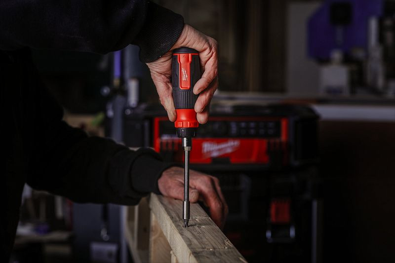 Набор отвертка с битами Milwaukee 4932480583 (27 предметов)