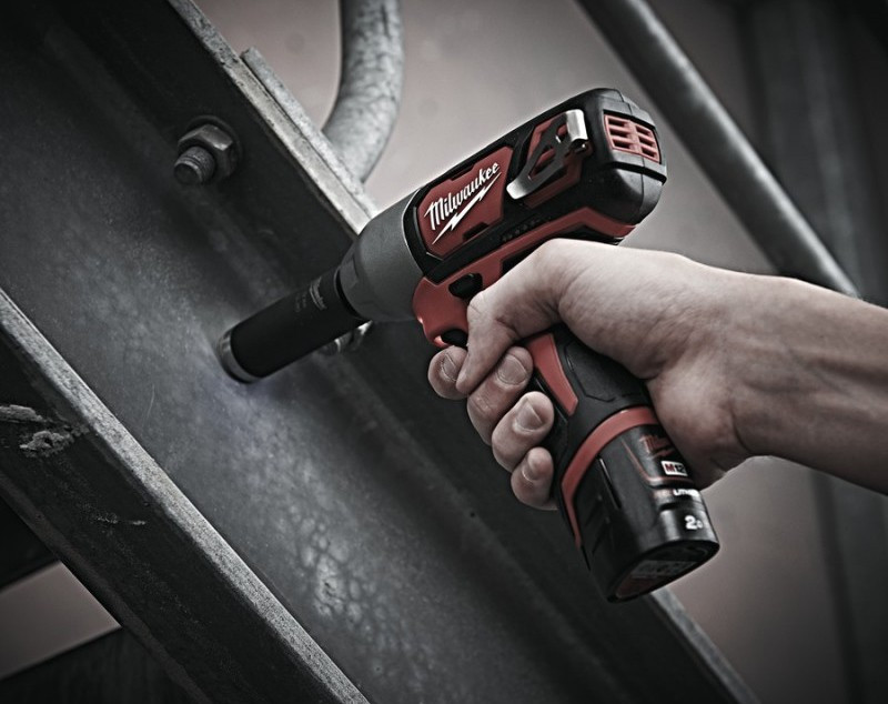 Гайковерт ударный Milwaukee M12 BIW12-0