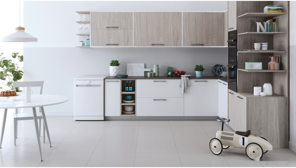 Посудомоечная машина Indesit DFE 1B10 Посудомоечная машина Indesit DFE 1B10