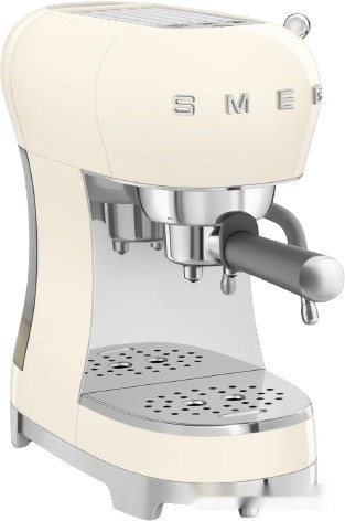 Рожковая кофеварка Smeg ECF02CREU Рожковая кофеварка Smeg ECF02CREU