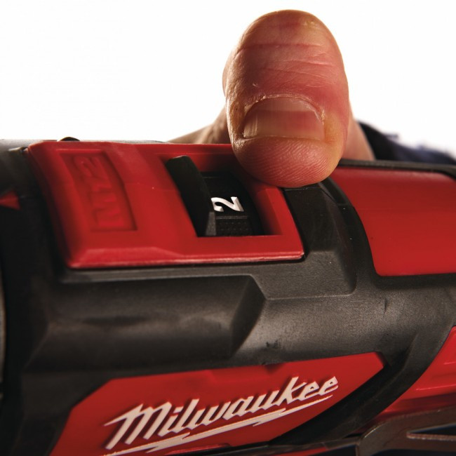 Дрель-шуруповерт Milwaukee M12 BPD-0 Дрель-шуруповерт Milwaukee M12 BPD-0