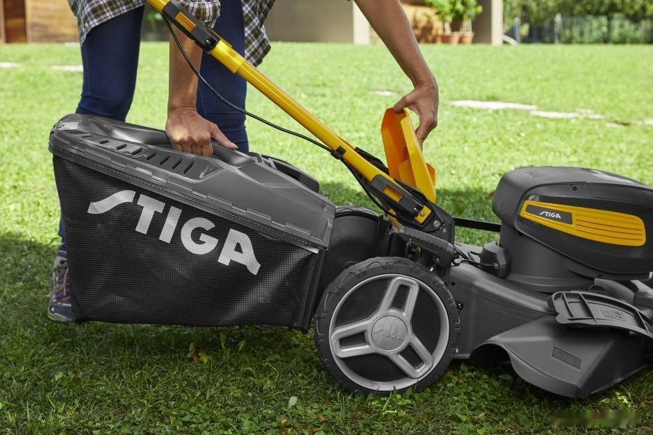 Газонокосилка Stiga Combi 753 SQ AE 2L0537878/ST1 (без АКБ) Газонокосилка Stiga Combi 753 SQ AE 2L0537878/ST1 (без АКБ)