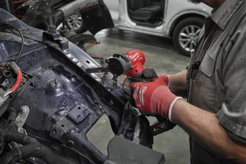 Угловая шлифмашина Milwaukee M12 Fuel FBFL10-0 (без АКБ) Угловая шлифмашина Milwaukee M12 Fuel FBFL10-0 (без АКБ)