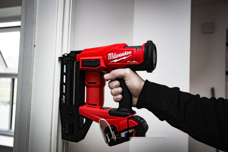 Гвоздезабиватель Milwaukee M18 FN16GS-0X Fuel 4933493353 (без АКБ, кейс) Гвоздезабиватель Milwaukee M18 FN16GS-0X Fuel 4933493353 (без АКБ, кейс)