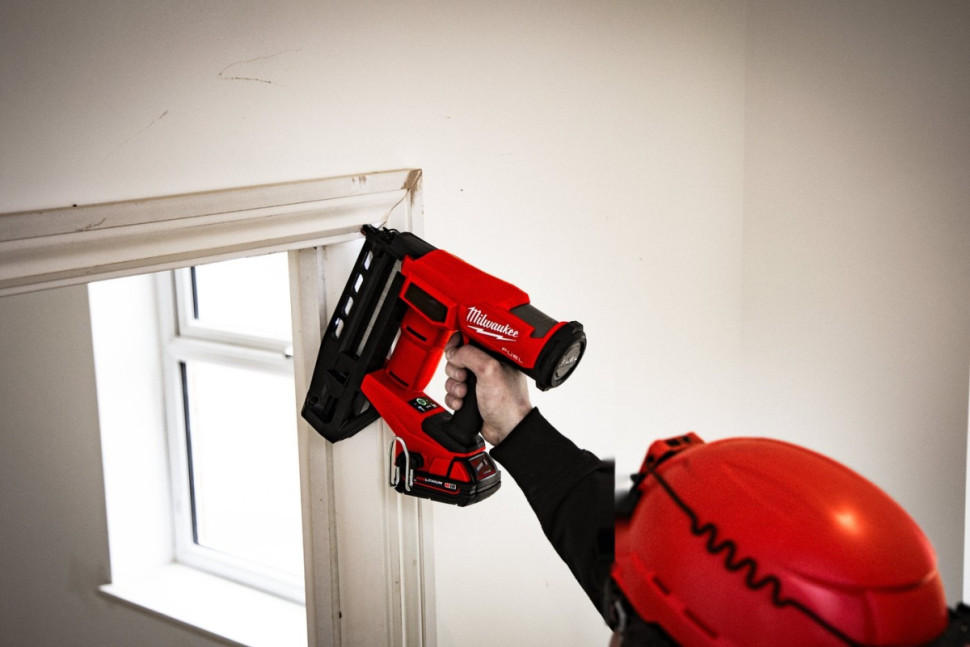 Гвоздезабиватель Milwaukee M18 FN16GS-0X Fuel 4933493353 (без АКБ, кейс) Гвоздезабиватель Milwaukee M18 FN16GS-0X Fuel 4933493353 (без АКБ, кейс)