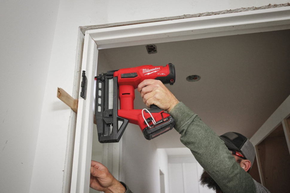 Гвоздезабиватель Milwaukee M18 FN16GS-0X Fuel 4933493353 (без АКБ, кейс) Гвоздезабиватель Milwaukee M18 FN16GS-0X Fuel 4933493353 (без АКБ, кейс)