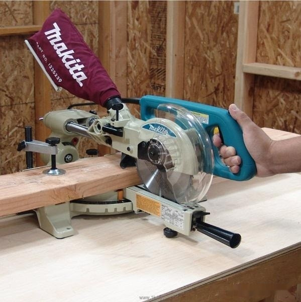 Торцовочная пила Makita LS0714FLN