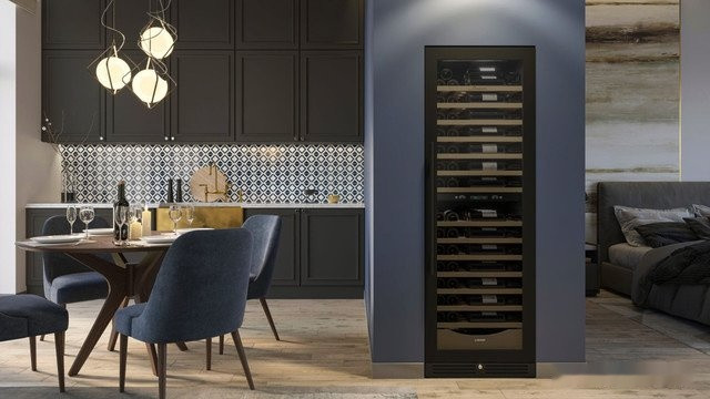 Винный шкаф Libhof Sommelier SMD-110 slim black