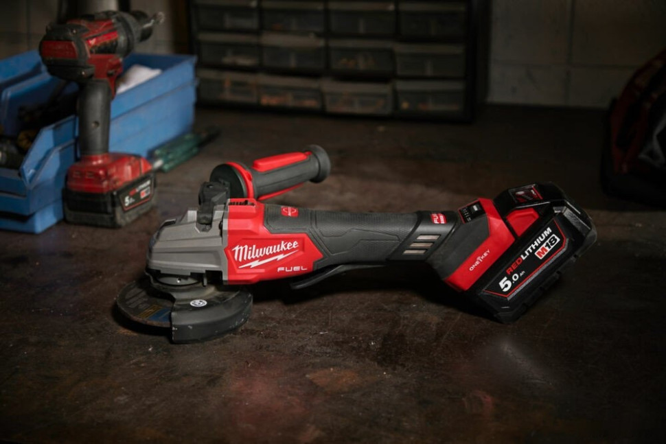 Угловая шлифмашина Milwaukee M18 Fuel One-Key M18FSAGSVO125X-0X 4933493552 (без АКБ, кейс) Угловая шлифмашина Milwaukee M18 Fuel One-Key M18FSAGSVO125X-0X 4933493552 (без АКБ, кейс)