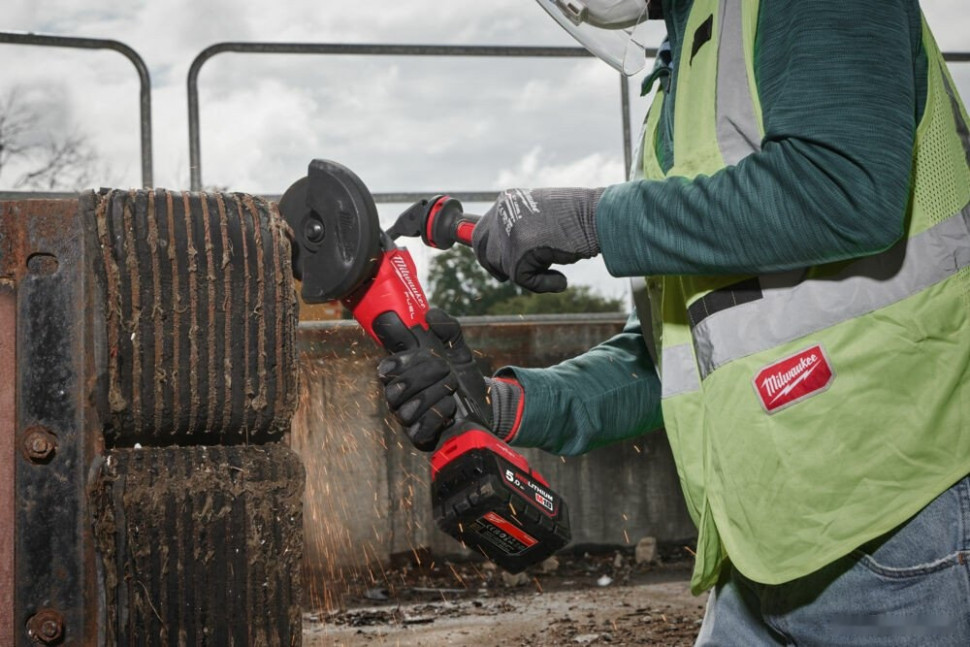 Угловая шлифмашина Milwaukee M18 Fuel One-Key M18FSAGSVO125X-0X 4933493552 (без АКБ, кейс) Угловая шлифмашина Milwaukee M18 Fuel One-Key M18FSAGSVO125X-0X 4933493552 (без АКБ, кейс)