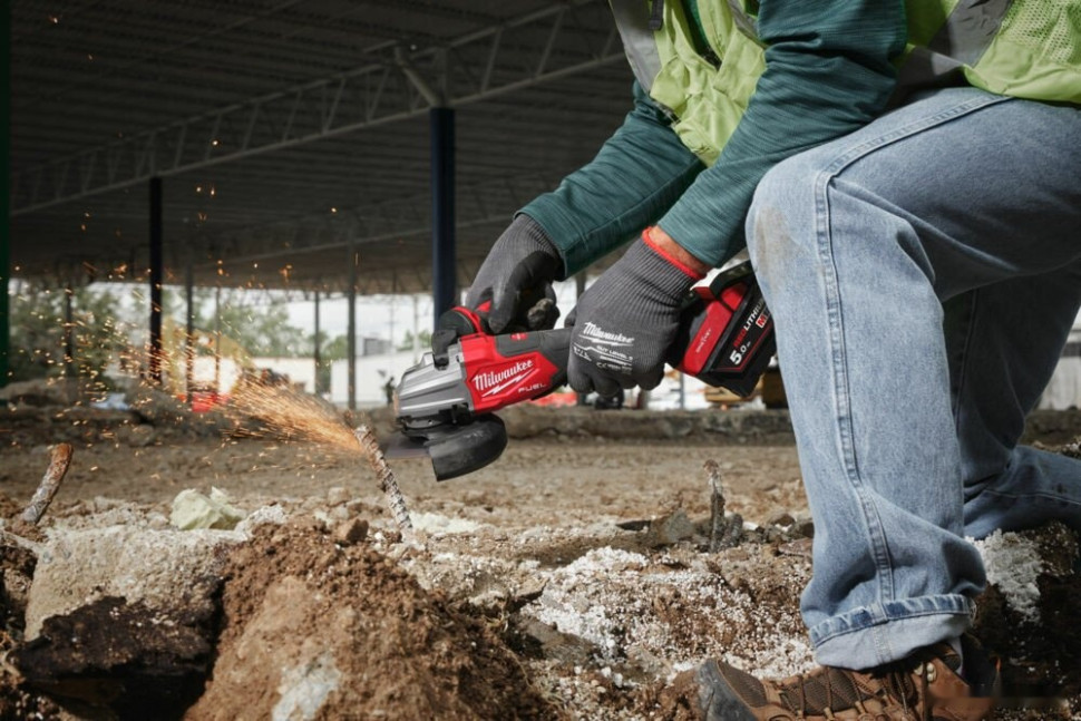 Угловая шлифмашина Milwaukee M18 Fuel One-Key M18FSAGSVO125X-0X 4933493552 (без АКБ, кейс) Угловая шлифмашина Milwaukee M18 Fuel One-Key M18FSAGSVO125X-0X 4933493552 (без АКБ, кейс)