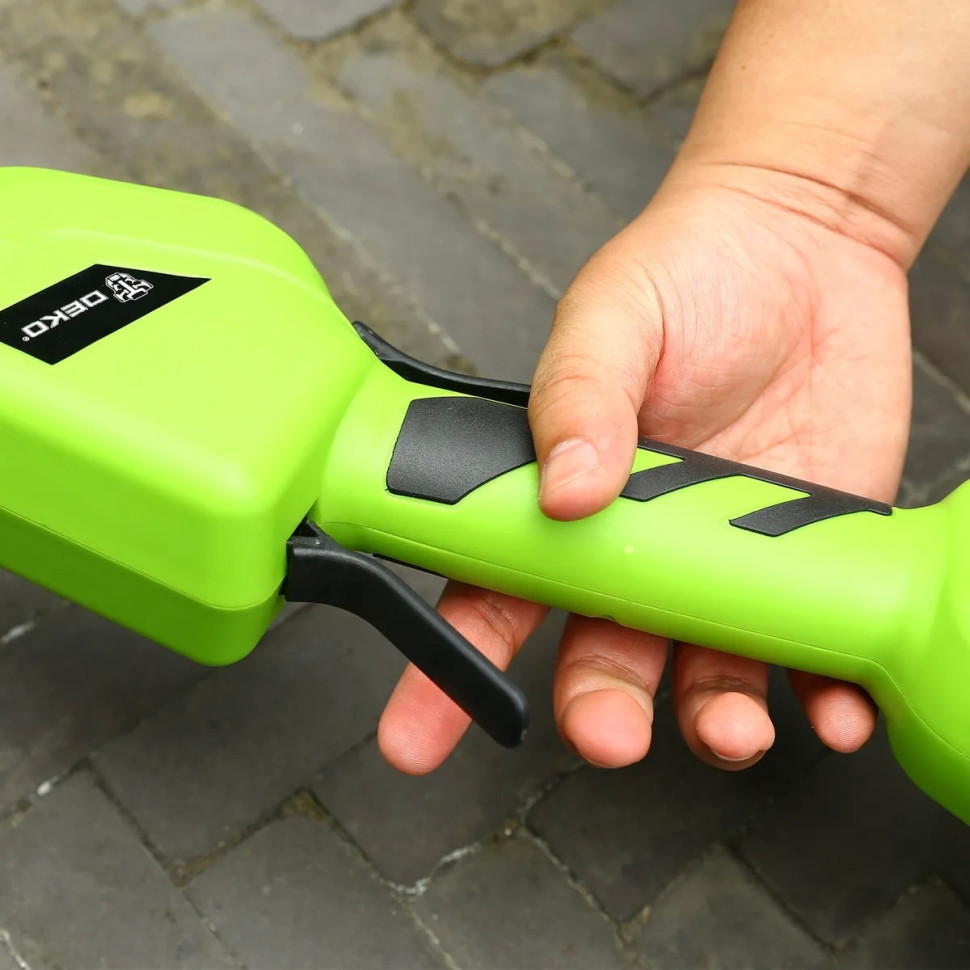 Триммер Deko DKTR40 (с 2-мя АКБ) Триммер Deko DKTR40 (с 2-мя АКБ)