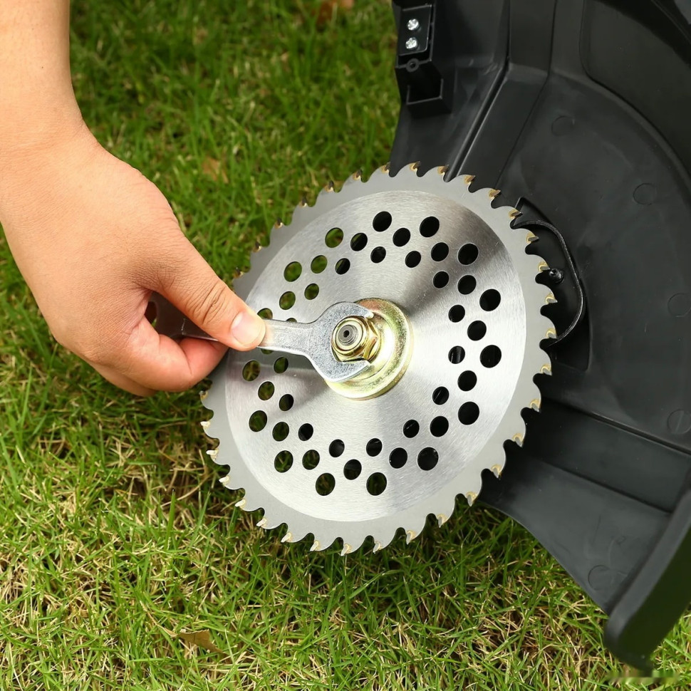 Триммер Deko DKTR40 (с 2-мя АКБ) Триммер Deko DKTR40 (с 2-мя АКБ)