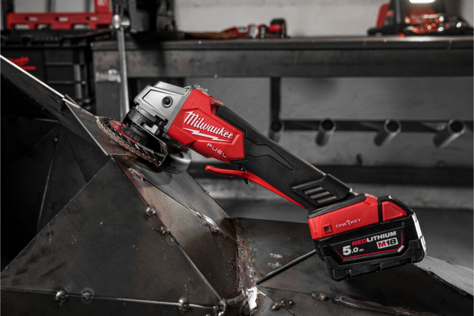 Угловая шлифмашина Milwaukee M18 ONEFSAG 125XPDB-502X Fuel 4933478435 (с 2-мя АКБ)