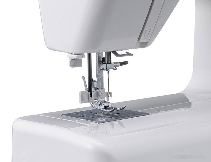 Электромеханическая швейная машина Janome EQ25