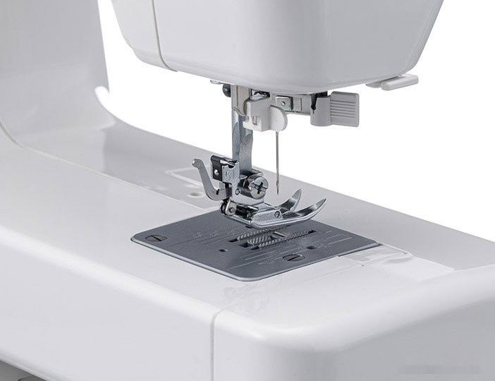 Электромеханическая швейная машина Janome EQ25