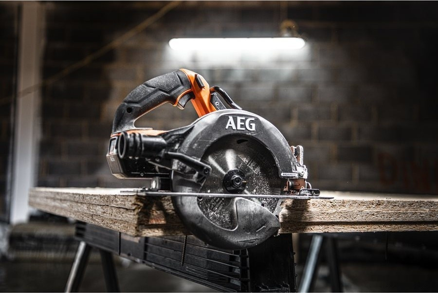 Дисковая (циркулярная) пила AEG Powertools BKS 18BL2-0 4935479661 (без АКБ)