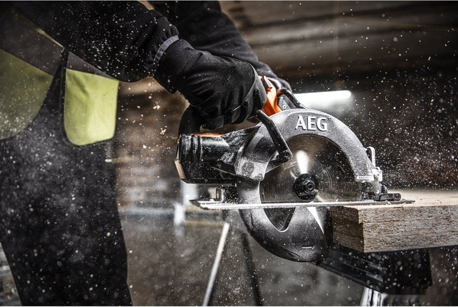 Дисковая (циркулярная) пила AEG Powertools BKS 18BL2-0 4935479661 (без АКБ)