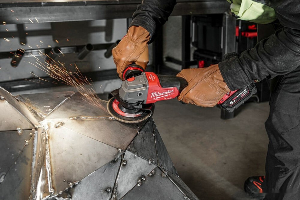 Угловая шлифмашина Milwaukee M18 ONEFSAG125XPDB-0 Fuel One Key 4933478434 (без АКБ)