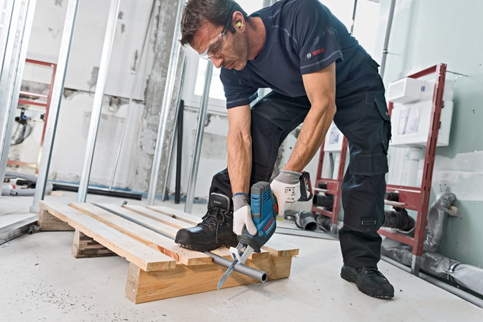 Сабельная пила Bosch GSA 18 V-LI C Сабельная пила Bosch GSA 18 V-LI C