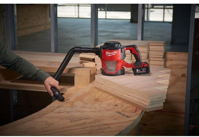 Промышленный пылесос Milwaukee M18 CV-0