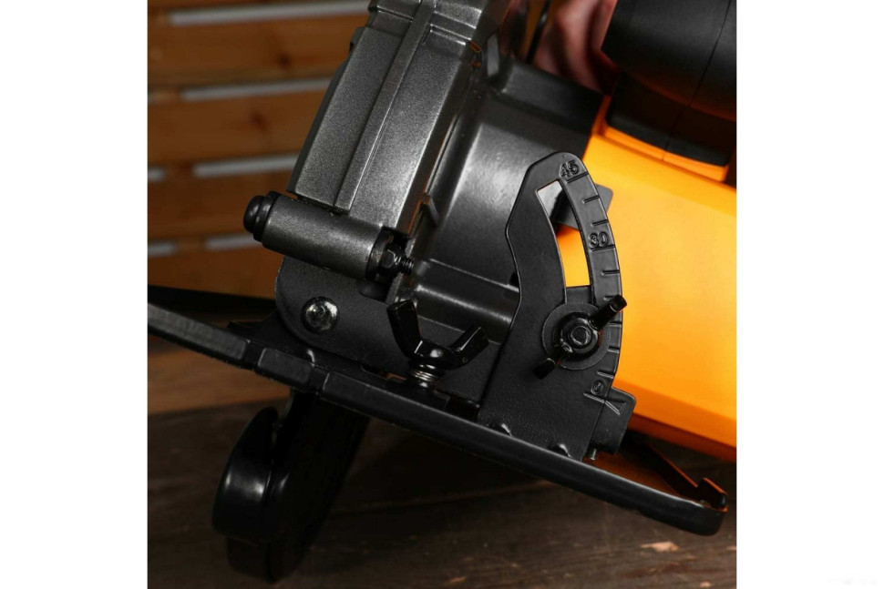 Дисковая (циркулярная) пила Deko DKCS2400-210