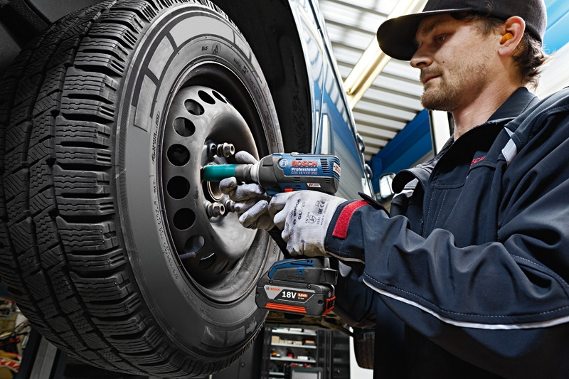 Гайковерт ударный Bosch GDS 18 V-EC 250 Professional Гайковерт ударный Bosch GDS 18 V-EC 250 Professional