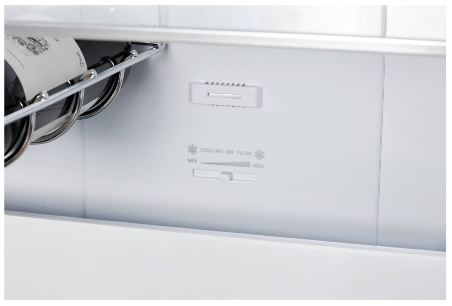 Холодильник с морозильником Korting KNFC 62370 GW