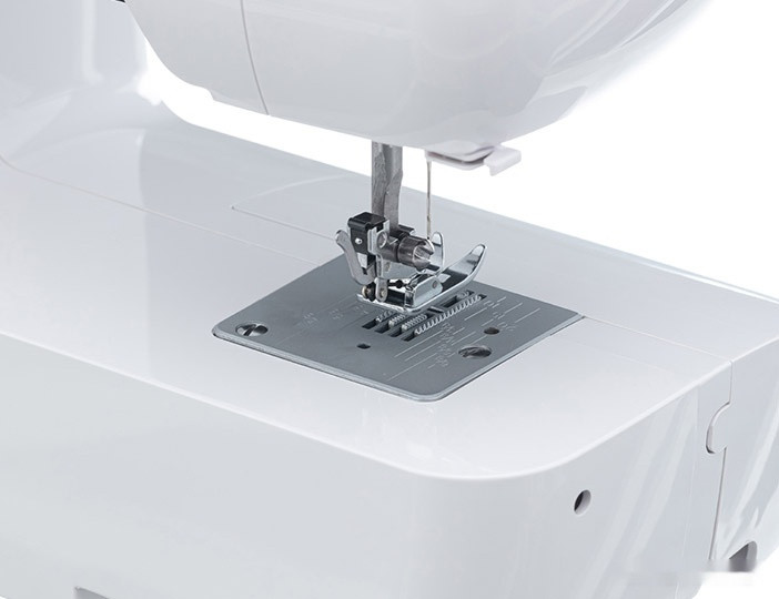 Электромеханическая швейная машина Chayka 595 Электромеханическая швейная машина Chayka 595