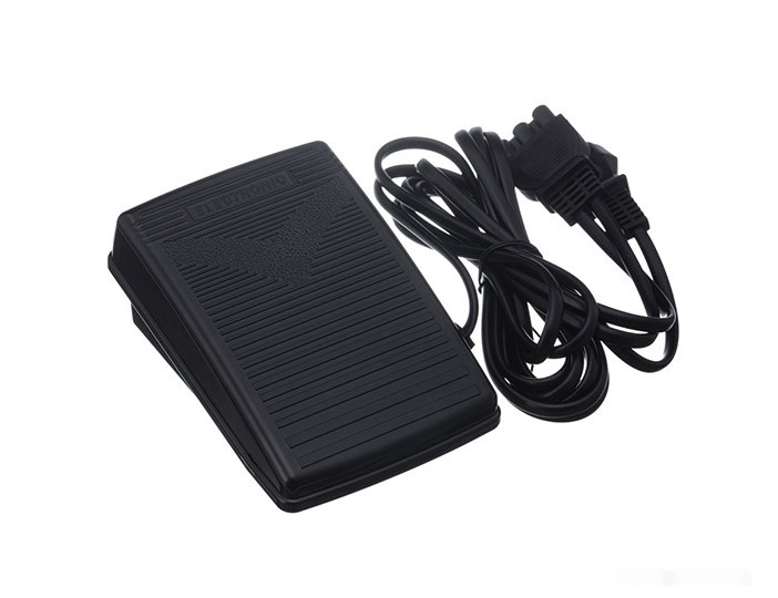 Электромеханическая швейная машина Chayka 595 Электромеханическая швейная машина Chayka 595