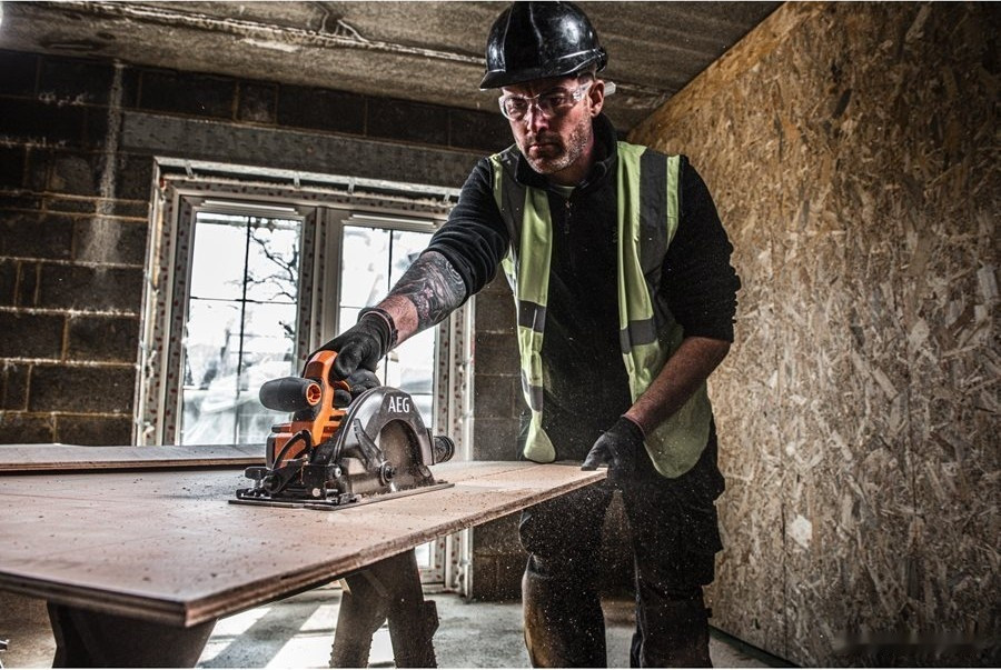 Дисковая (циркулярная) пила AEG Powertools BKS 18SBL-0 4935479660 (без АКБ) Дисковая (циркулярная) пила AEG Powertools BKS 18SBL-0 4935479660 (без АКБ)